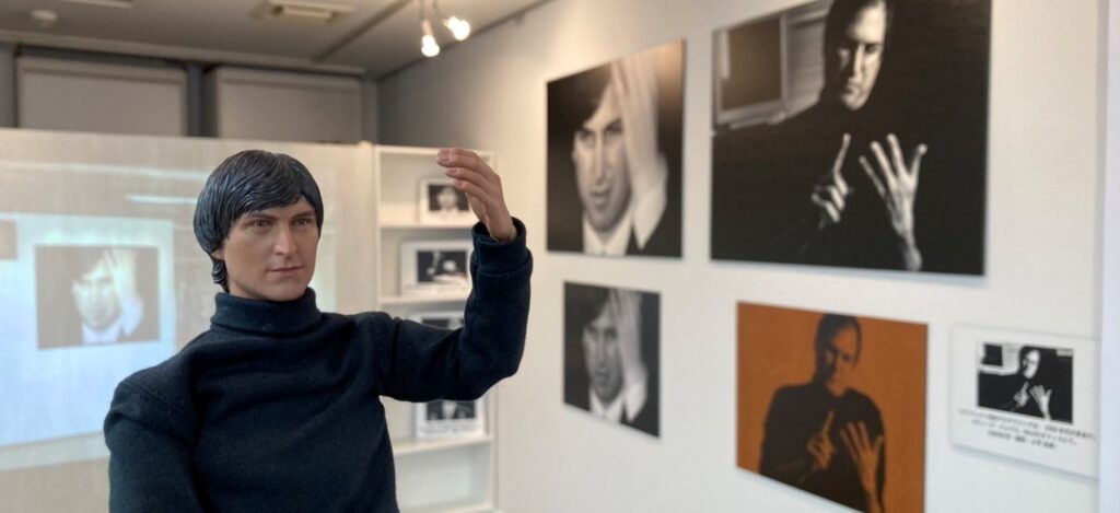 スティーブ・ジョブズ氏に関する写真作品を展示