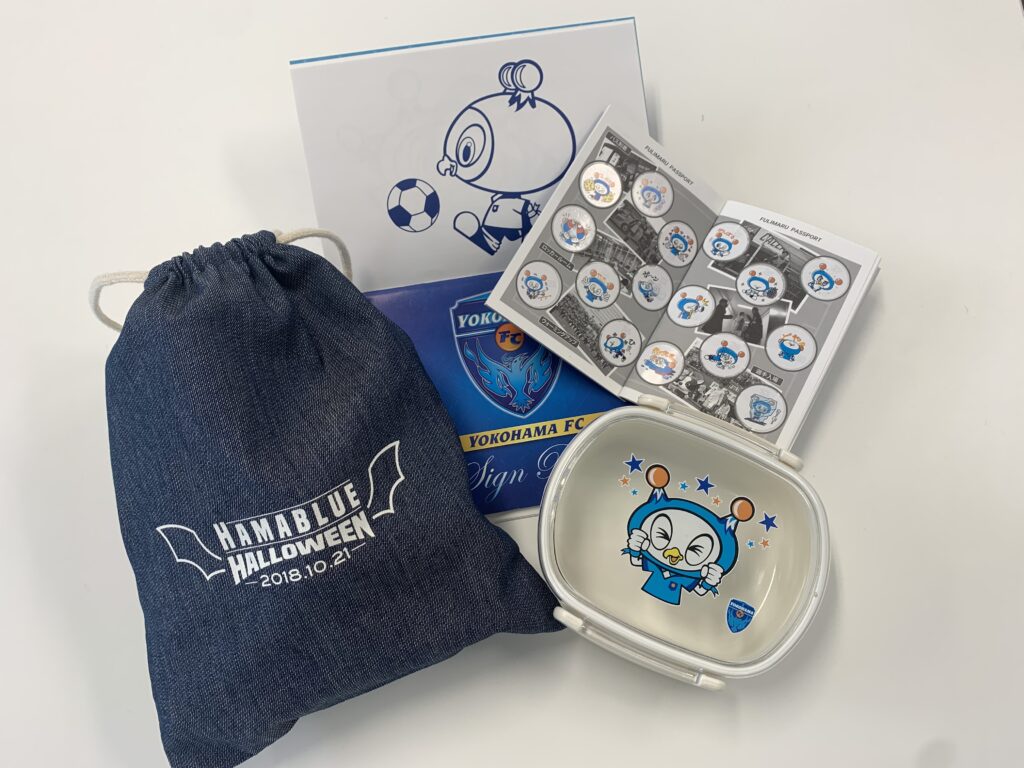 横浜FCの公式グッズの品々
