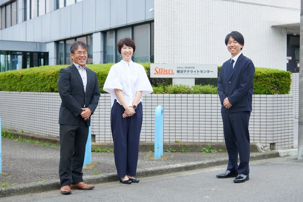 スタンレー電気株式会社 自動車サテライト本部 宇都宮サテライト部 営業三課 係長 柴田 幹様 スタンレー電気株式会社 自動車サテライト本部 宇都宮サテライト部 営業三課 齊藤 真樹様 東洋美術印刷株式会社 根本 一朗