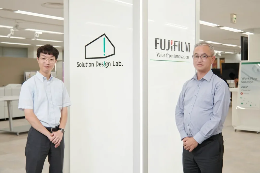 (左から) 東洋美術印刷株式会社 増澤 智哉 富士フイルムグラフィックソリューションズ株式会社 営業本部管理部 飯嶋 茂樹様