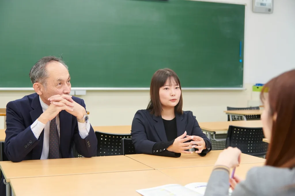 マーケティング運営室における課題をインタビューした様子