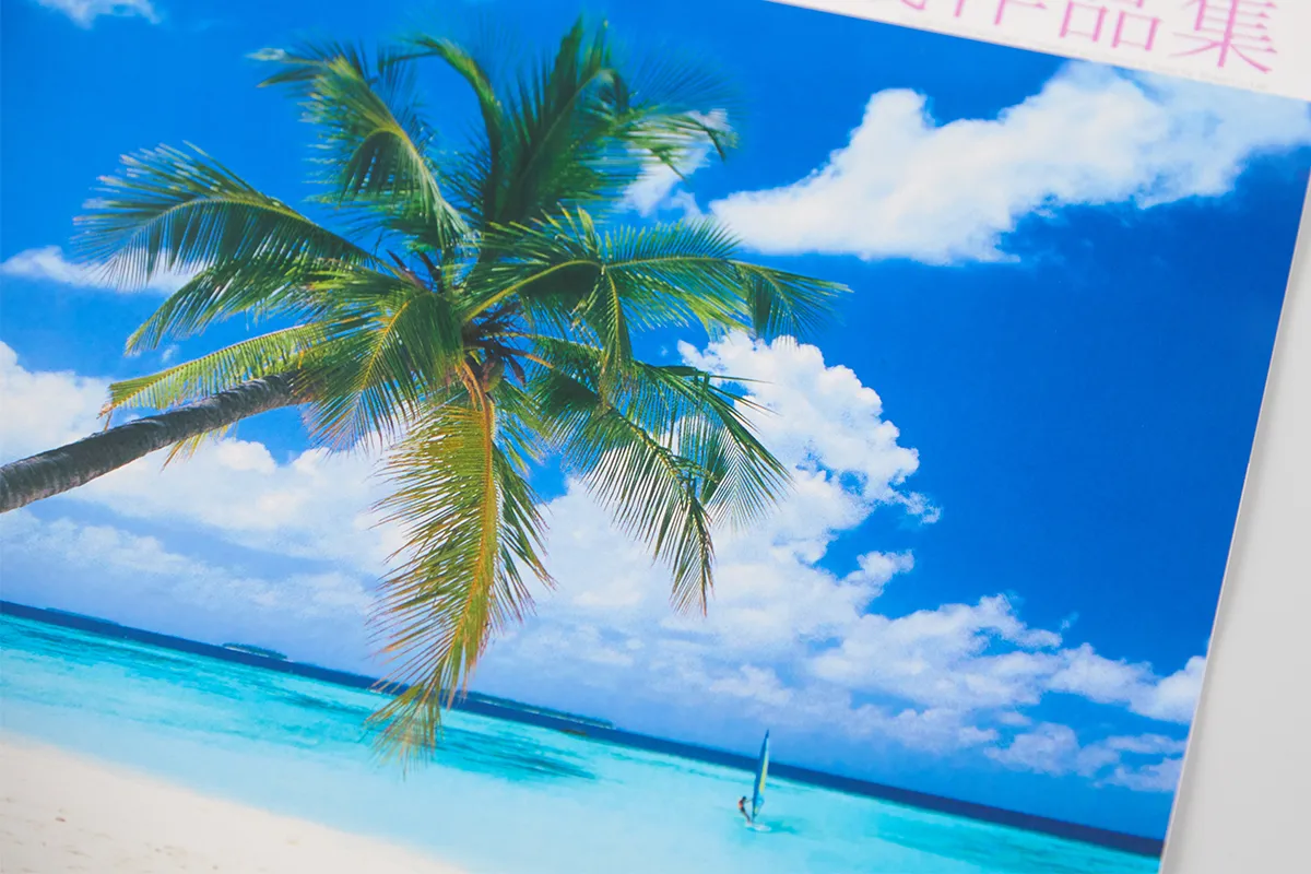 カレンダーの風景画像を鮮やかに。
